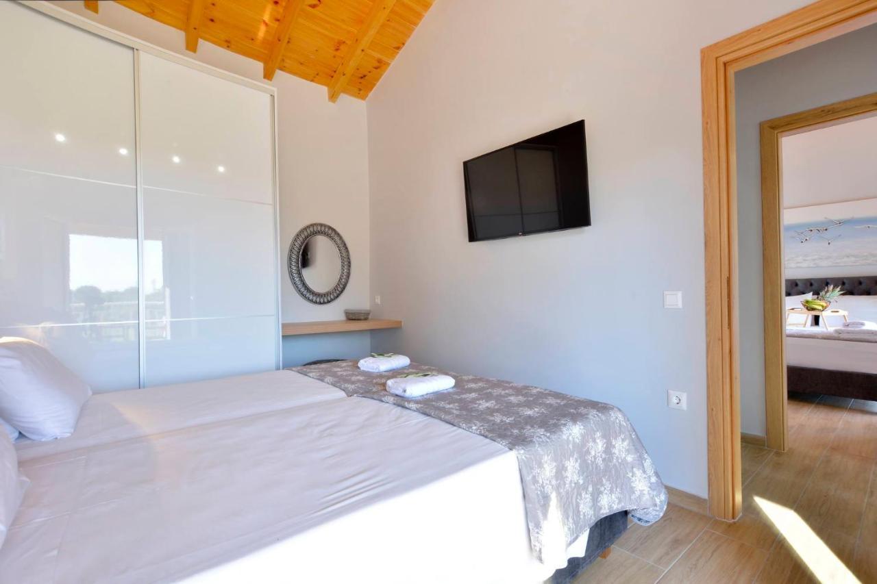Stylish Privet Poolside Villa Agios Georgios  Exterior photo